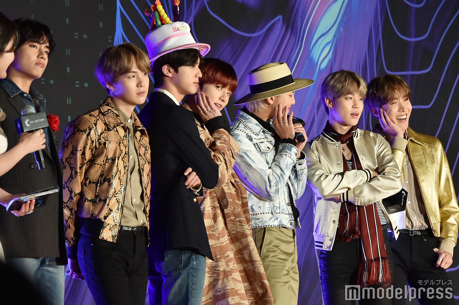 SEXY（？）なポーズ （C）モデルプレス