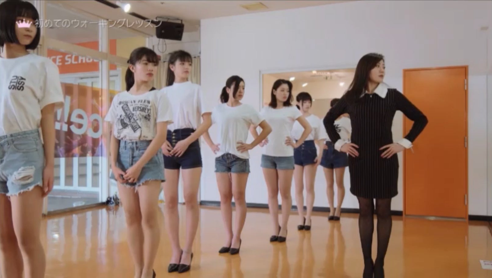 レッスンの様子／「女子高生ミスコンFINALIST～ハレトキドキＪＫ～」より（提供画像）