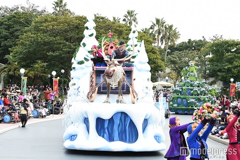 1台目のアナとクリストフのフロート／「フローズンファンタジーパレード」（C）モデルプレス