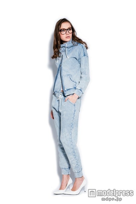 春夏の最新スタイル「BACKSのカットデニムセットアップ」