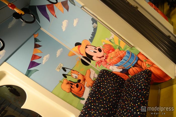 「ディズニー・ハロウィーン・ライナー」内装、ミッキー