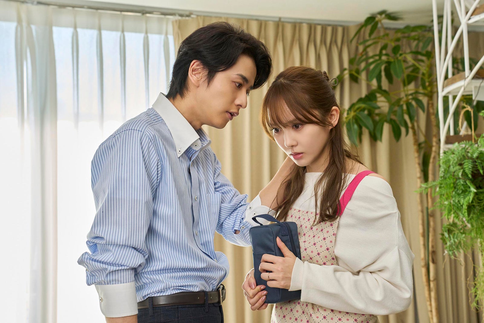 飯島寛騎、加藤史帆（C）テレビ東京