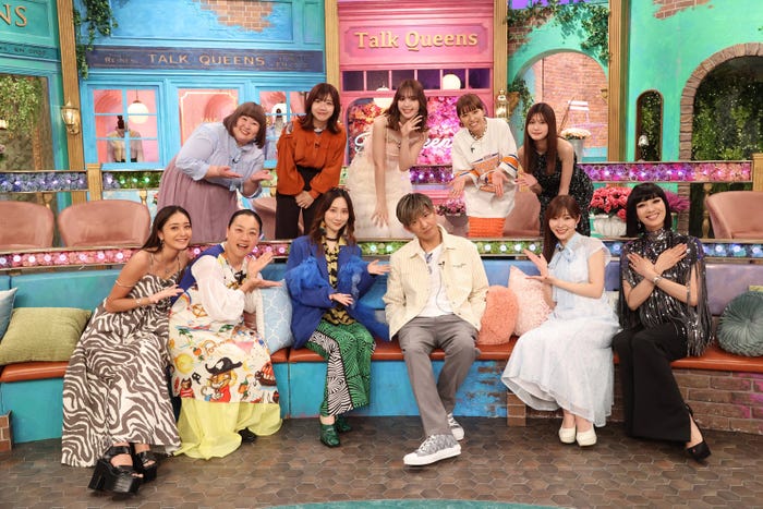 (前列左から)池田美優、いとうあさこ、ファーストサマーウイカ、木村拓哉、指原莉乃、アンミカ(後列左から)かなで、福田麻貴、藤田ニコル、若槻千夏、生見愛瑠(C)フジテレビ