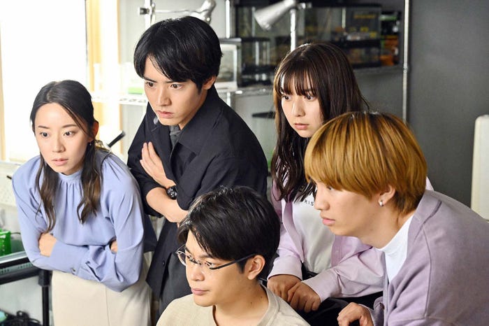 (左から時計回り)大西礼芳、赤楚衛二、上白石萌歌、藤原丈一郎、井之脇海「ペンディングトレイン―8時23分、明日 君と」第9話より(C)TBS