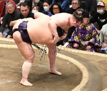 大相撲2日目も上位陣安泰 2横綱2大関がそろって2連勝 新大関安青錦は豪快な首投げで義ノ富士を投げ飛ばす