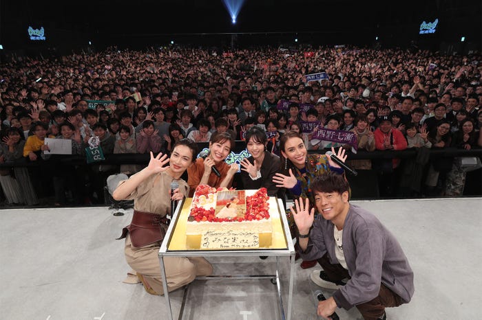 長谷川京子、田中みな実、西野七瀬、滝沢カレン、陣内智則 (提供写真)
