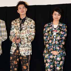 映画「オー！ファーザー」の舞台挨拶に登場した岡田将生、忽那汐里（左から）
