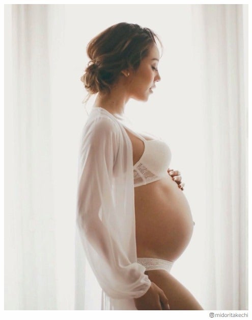 妊娠中の元「テラハ」武智ミドリ、臨月ふっくらお腹のマタニティフォト披露