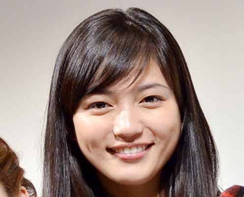 川口春奈に共演者が興奮「本当に可愛い」