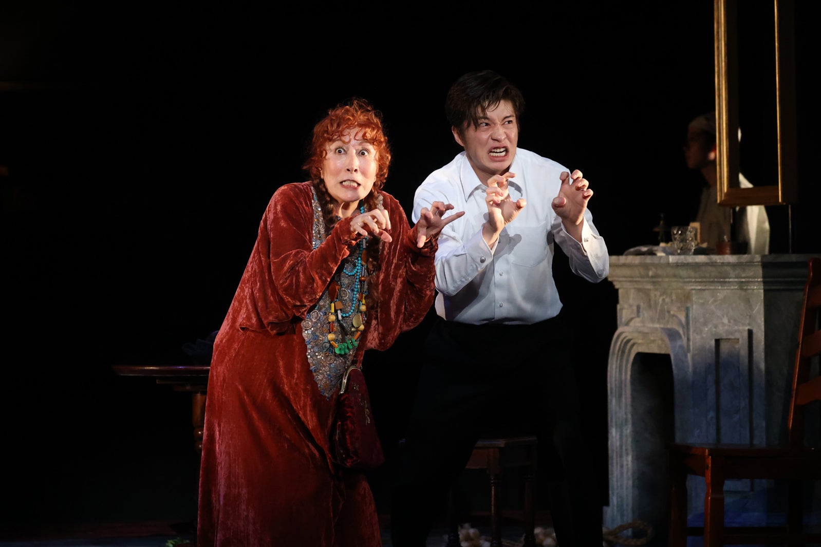 高畑淳子、田中圭「陽気な幽霊」初日公演より（提供写真）