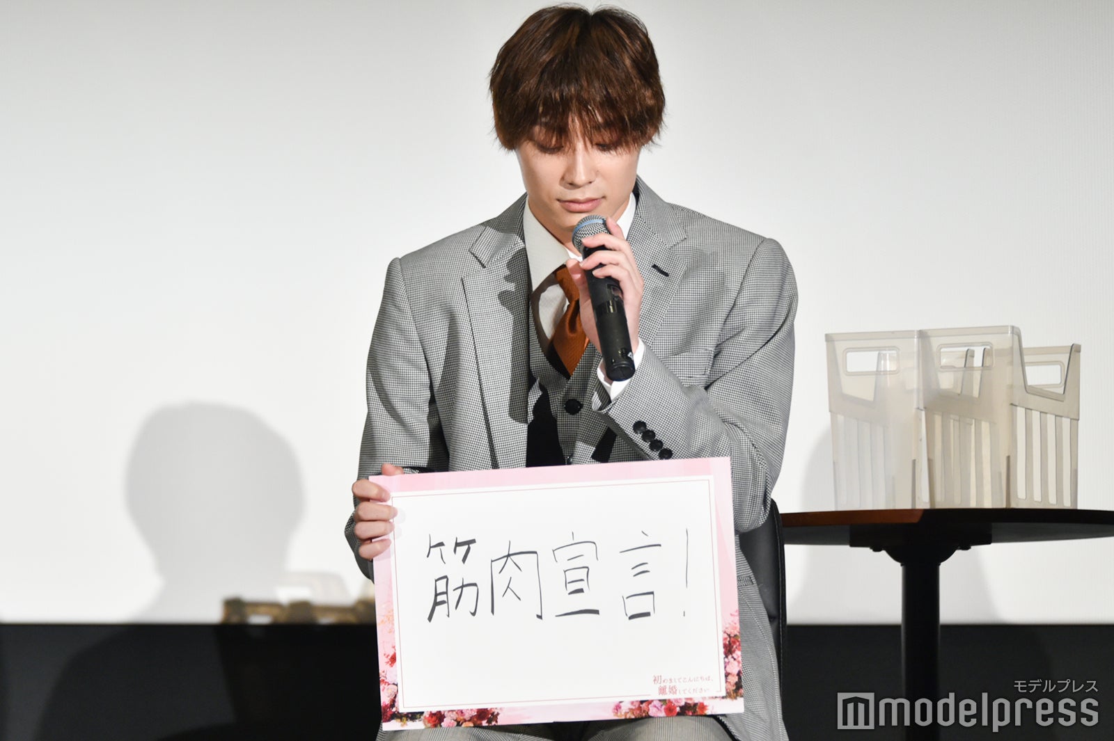 西垣匠へ「筋肉宣言」と掲げる高松アロハ（C）モデルプレス