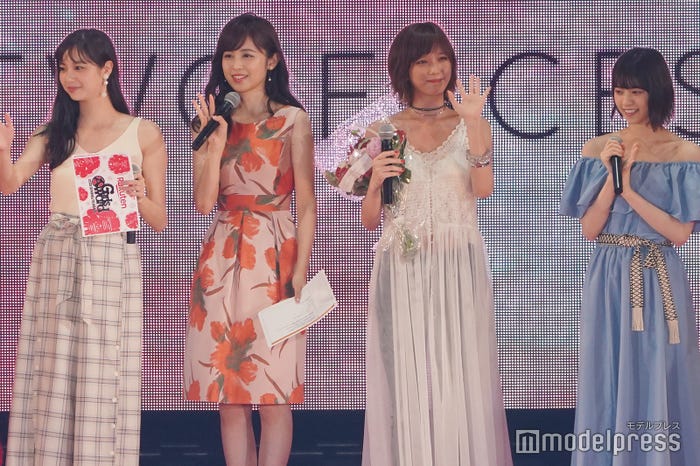 「GirlsAward 2018 SPRING/SUMMER」に出演した新川優愛、久慈暁子アナ、本田翼、西野七瀬 (C)モデルプレス