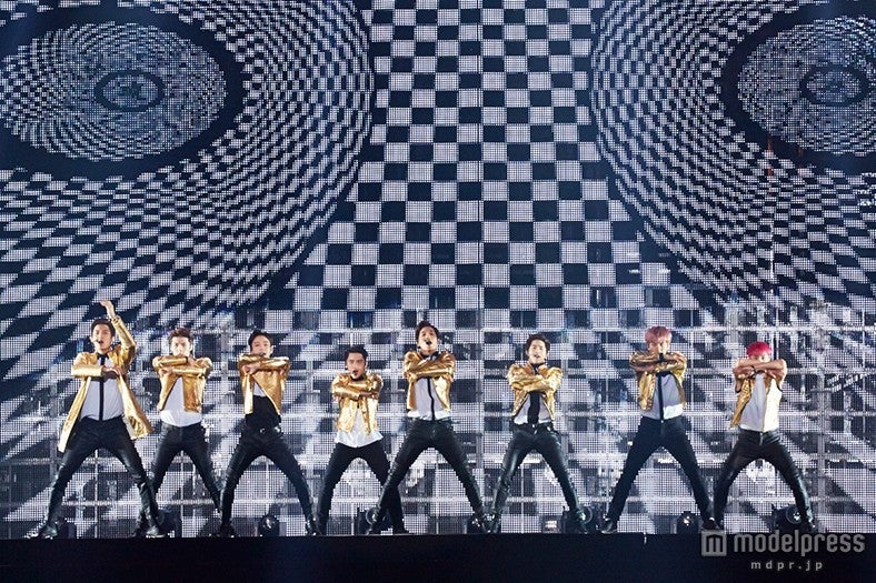 EXO／（左から）チャンヨル、セフン、チェン、ディオ、カイ、スホ、ベクヒョン、シウミン