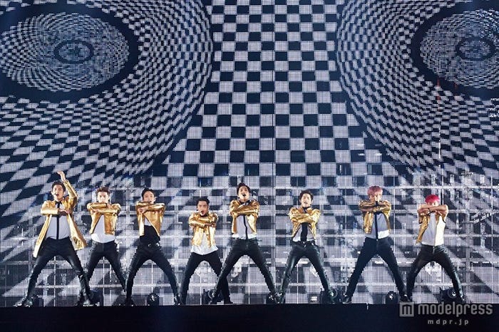 EXO/(左から)チャンヨル、セフン、チェン、ディオ、カイ、スホ、ベクヒョン、シウミン