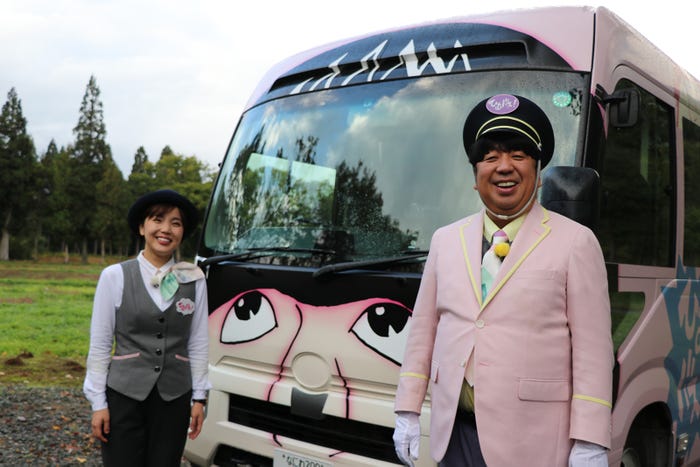 (右)日村勇紀(C)NHK