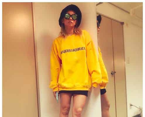 倖田來未、ミニスカートでスラリ美脚あらわ「30代とは思えない」「スタイル抜群」と絶賛の声