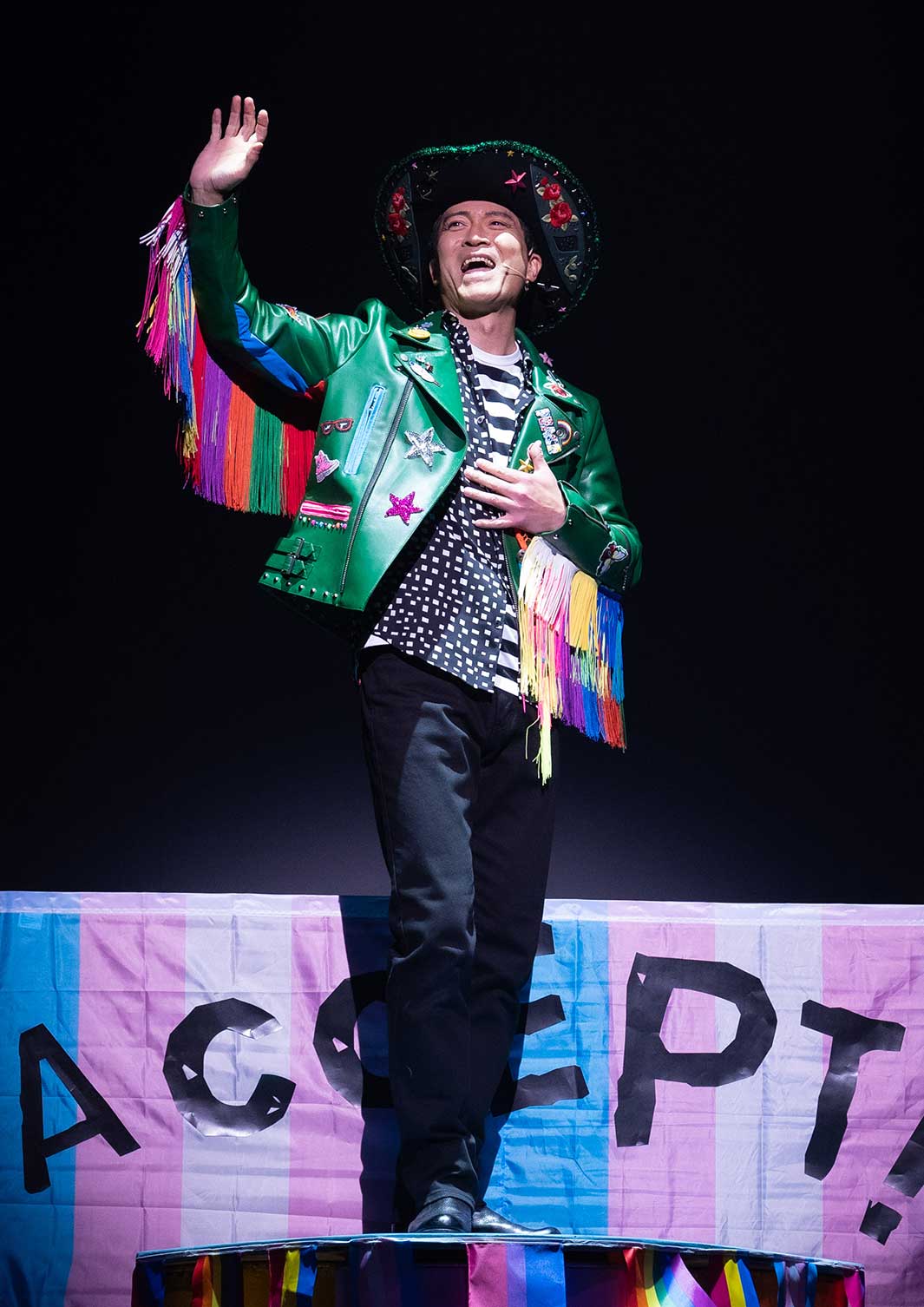 寺脇康文「The PROM」オフィシャル舞台写真／撮影：引地信彦、NAITO