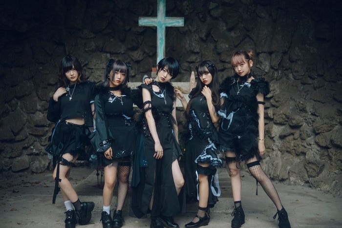BLACKNAZARENE/左から:清乃希子、冬野あゐく、南向いずみ、村田実果子、戸田ころね(提供写真)