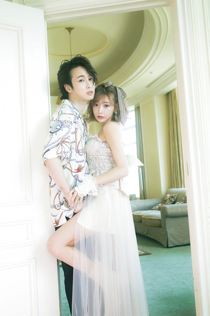 カルマ、明日花キララ(提供写真)