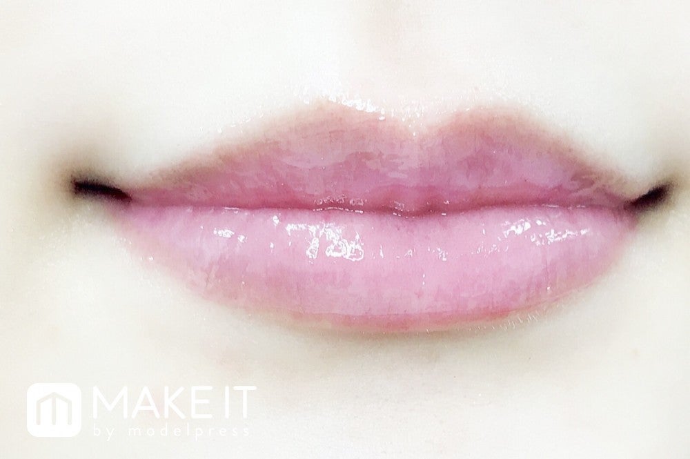 軽い着け心地と自然なツヤ (C)メイクイット