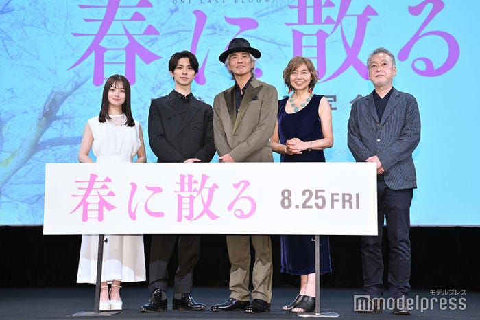 (左から)橋本環奈、横浜流星、佐藤浩市、山口智子、瀬々敬久監督(C)モデルプレス