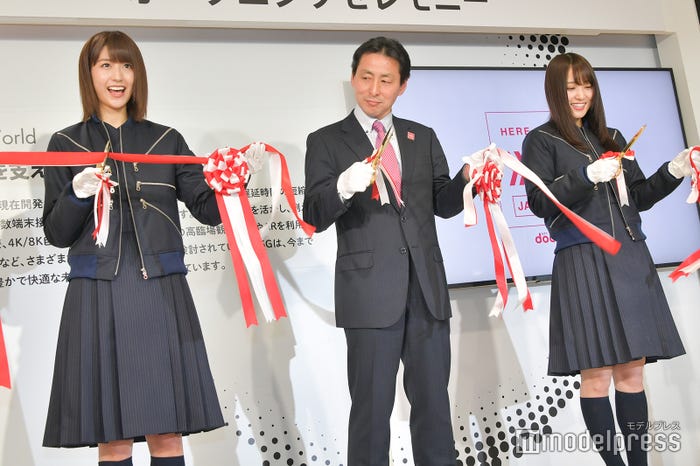 テープカットに挑戦 (C)モデルプレス