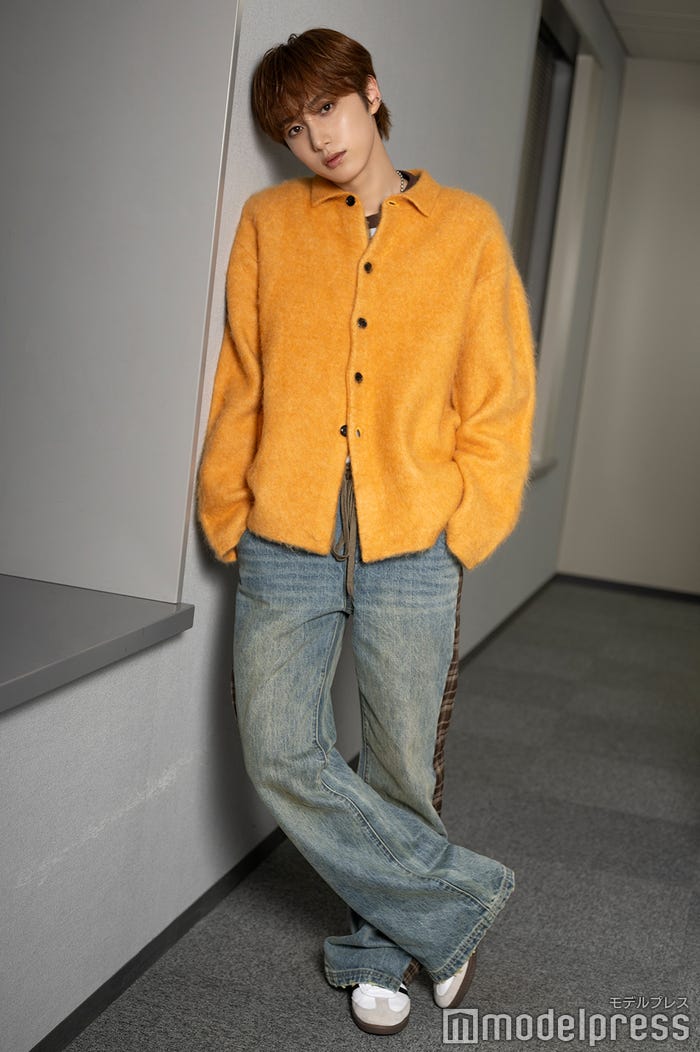 尾崎匠海(C)モデルプレス ヘアメイク:鈴木望恵扇/MASTER LIGHTS、スタイリング:山田莉樹 衣装クレジット:OUTER/ANEI/JOYEUX、その他スタイリスト私物、問い合わせ先:ジョワイユ(03-4361-4464)
