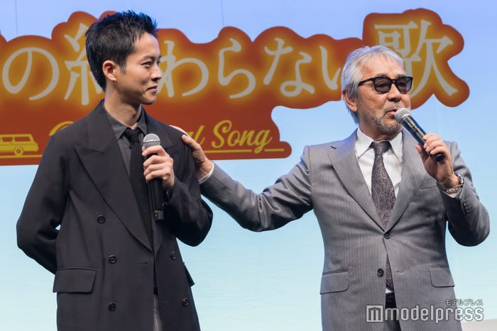 松坂桃李、寺尾聰(C)モデルプレス