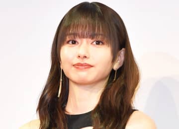 山本舞香 夫の32歳誕生日を祝福 「可愛すぎる♥」幼少期ショットが有名歌手の父＆兄に激似♥♥