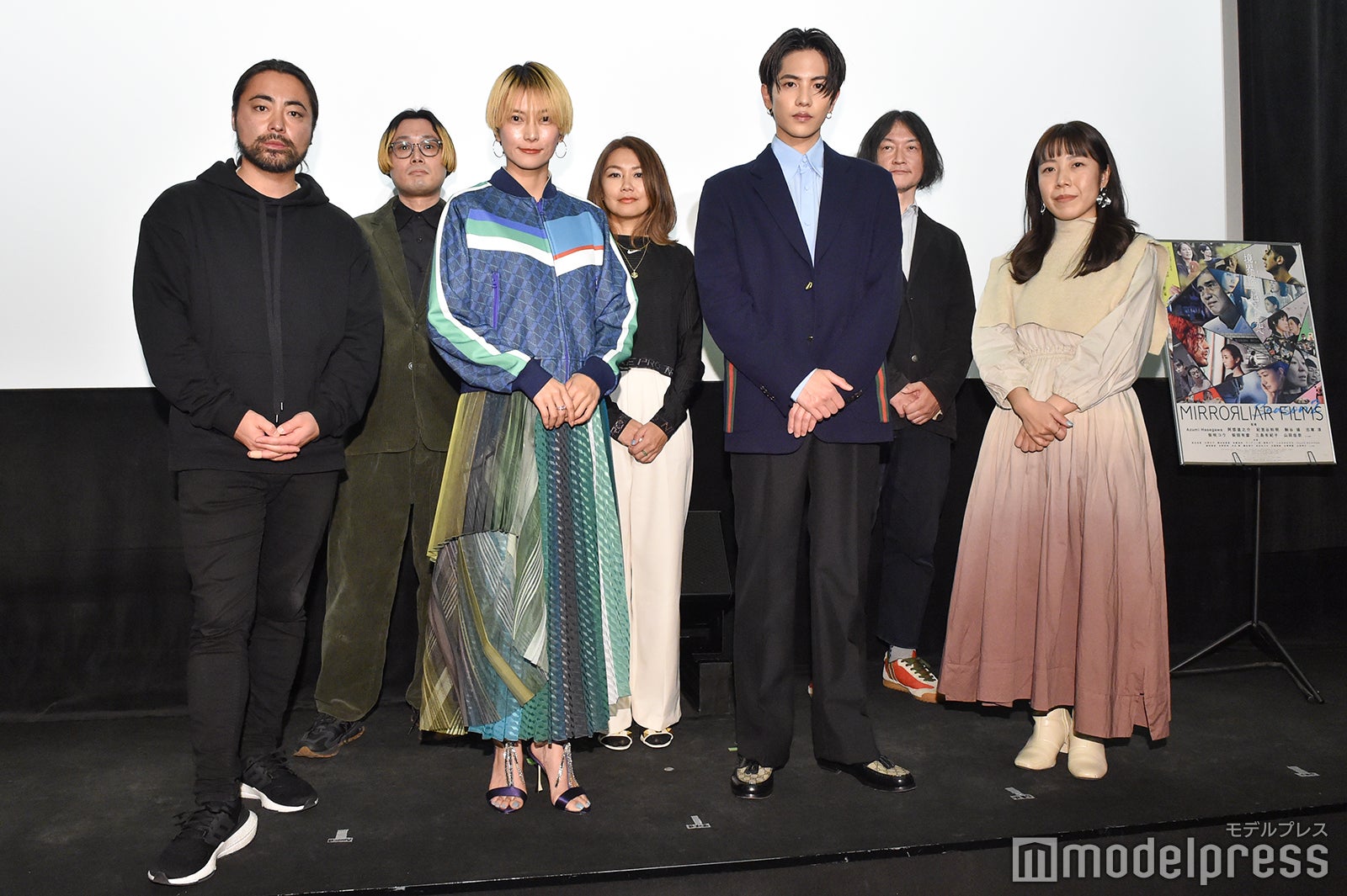 （前列左より）山田孝之、柴咲コウ、志尊淳、山田佳奈氏（後列左より）柴田有磨氏、Azumi Hasegawa氏、駒谷揚氏（C）モデルプレス