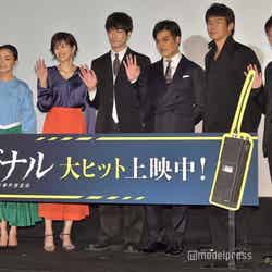 （左から）奈緒、吉瀬美智子、坂口健太郎、北村一輝、伊原剛志、橋本一監督（C）モデルプレス
