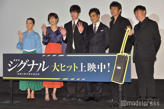 (左から)奈緒、吉瀬美智子、坂口健太郎、北村一輝、伊原剛志、橋本一監督(C)モデルプレス