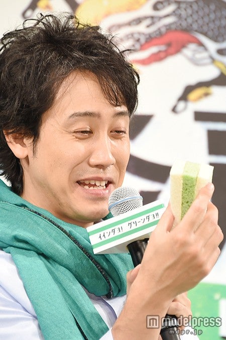 パンをパンで挟んだサンドイッチに笑う大泉洋