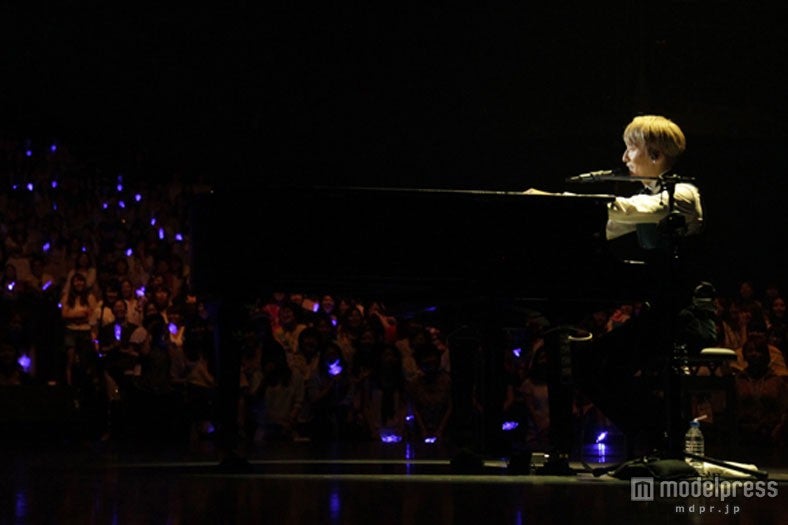 ピアノ弾き語りのKEITAにファンうっとり／全国ツアー「KEITA SIDE BY SIDE TOUR 2013」千葉・舞浜アンフィシアターにて