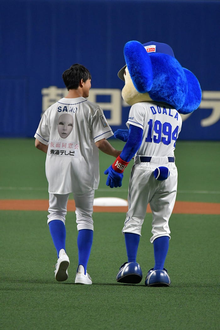 佐野岳、ドアラ(提供写真)