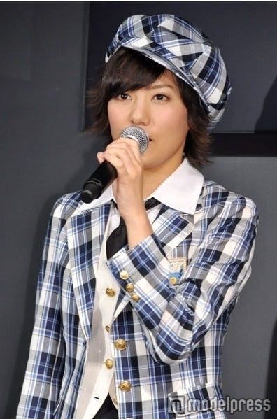 AKB48宮澤佐江、「FRIDAY」でソロ表紙