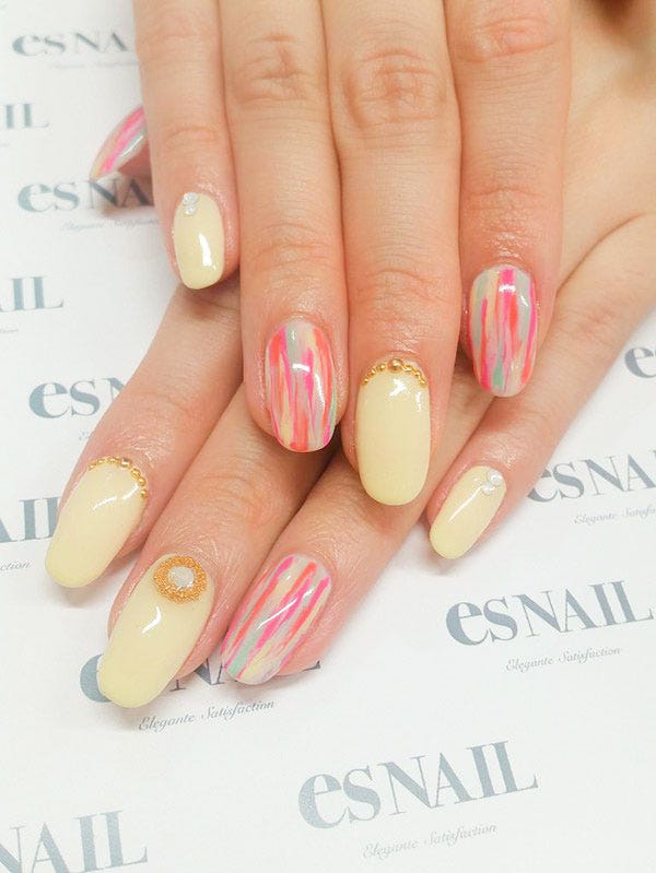 マーブル柄でオシャレに/画像提供:esNAIL