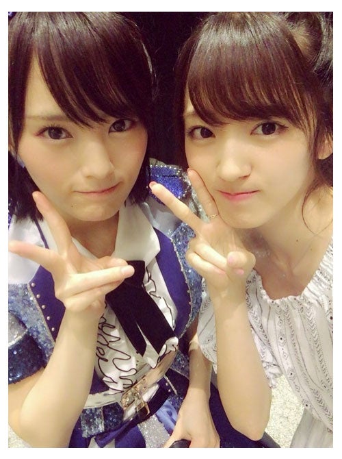 （左から）山本彩、鈴木愛理／鈴木愛理公式ブログ（Ameba）より