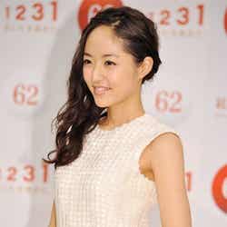 紅組司会者をつとめる井上真央