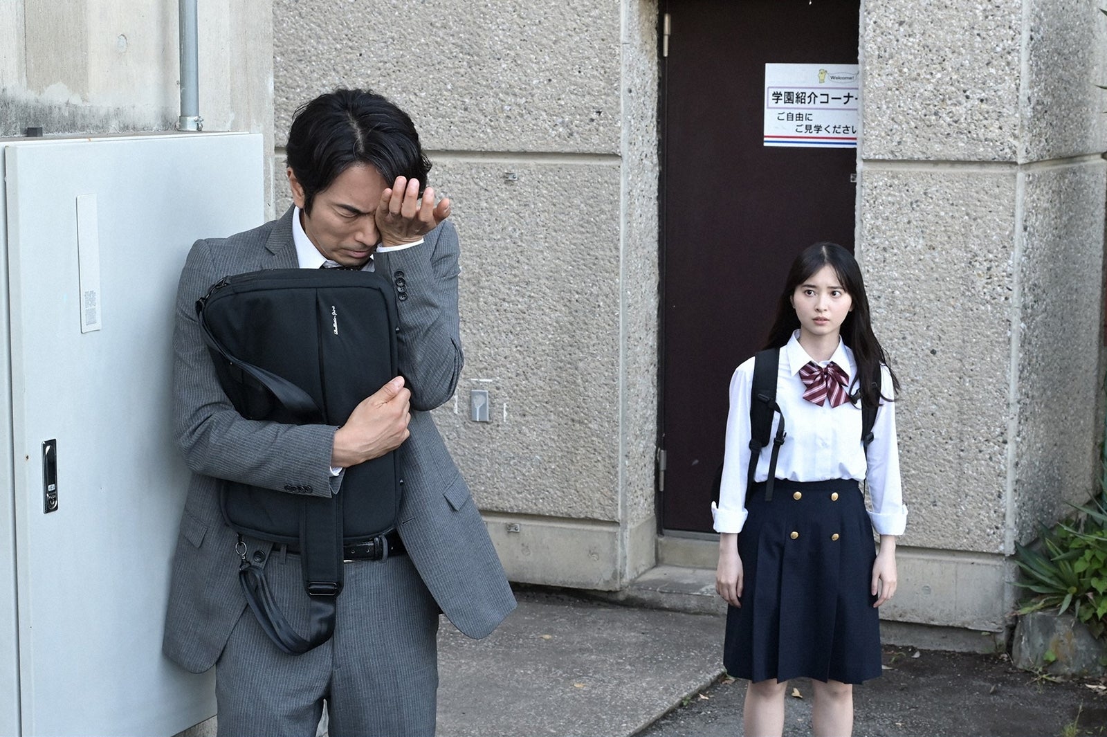 眞島秀和、飯沼愛  （C）「パパとムスメの7日間」製作委員会