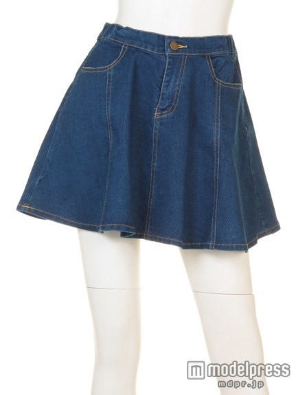 ミニ丈デニムフレアスカート「ANAP」4,212円(税込)