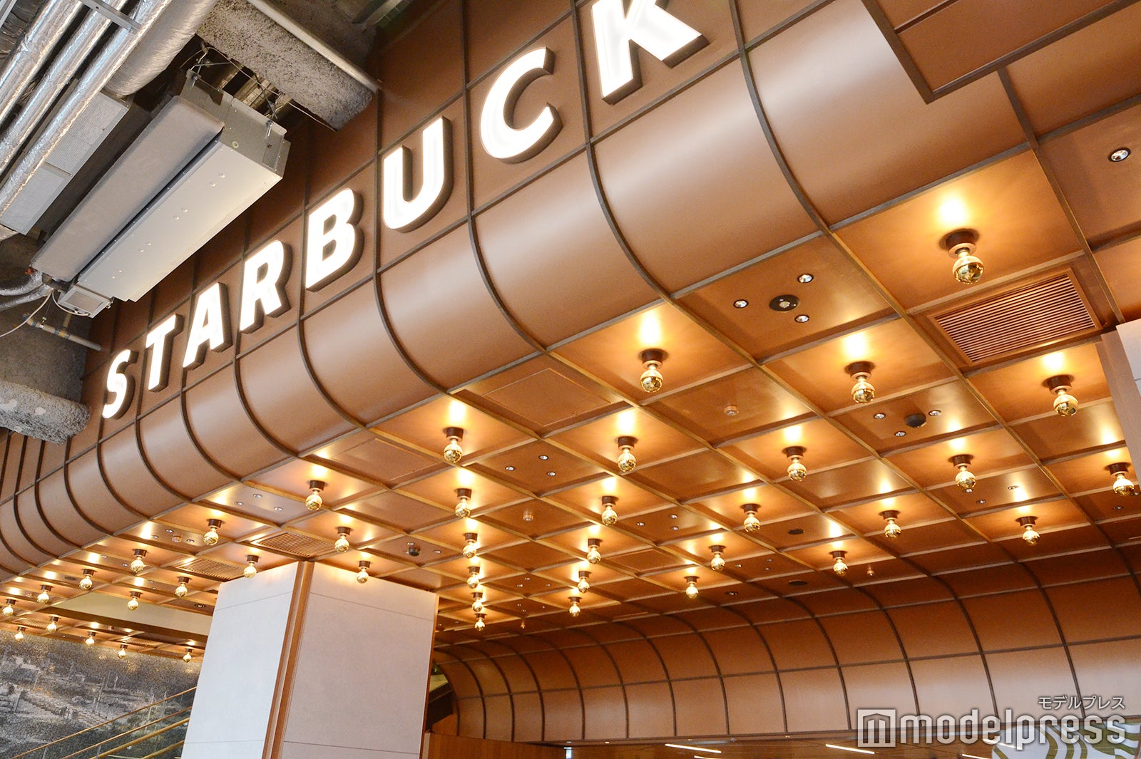 スターバックスコーヒー東急歌舞伎町タワー店（C）モデルプレス