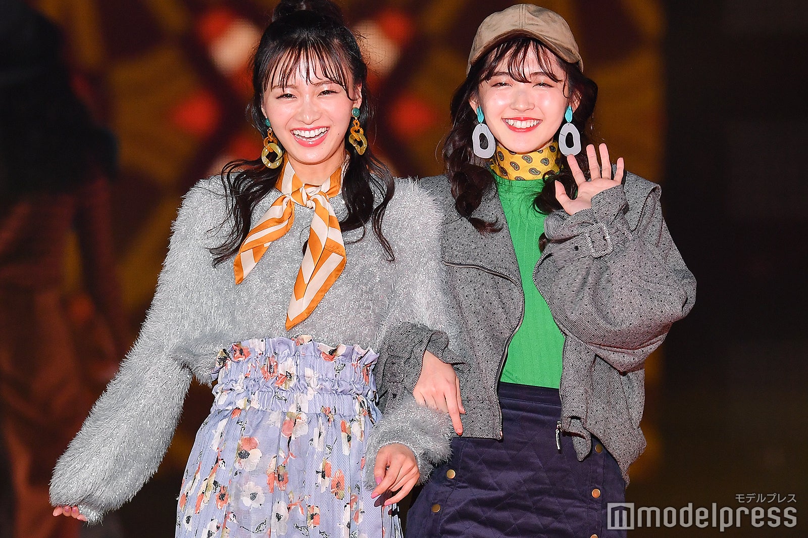 岡崎紗絵＆鈴木愛理（C）モデルプレス