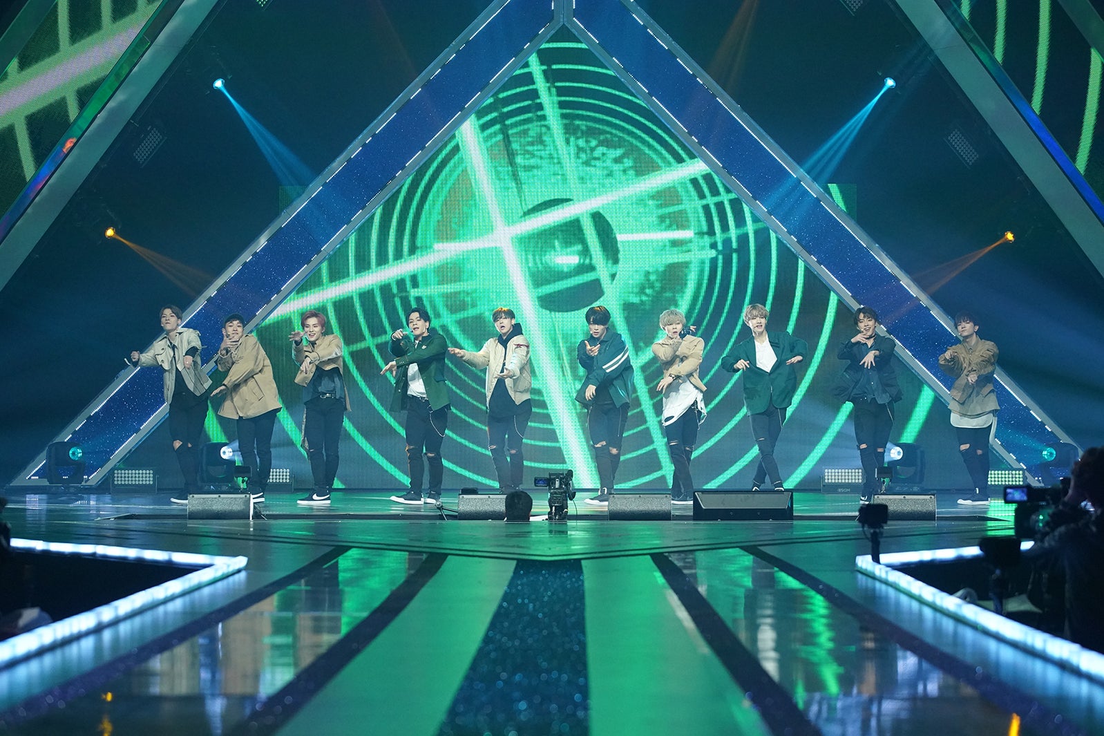 デビュー評価「GrandMaster」ステージ「PRODUCE 101 JAPAN」最終回（C）LAPONE ENTERTAINMENT