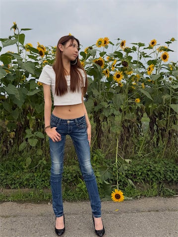 16歳JKモデル・こいろん、美スタイルに驚く“へそ出し”コーデで魅了「キレイな腹筋」