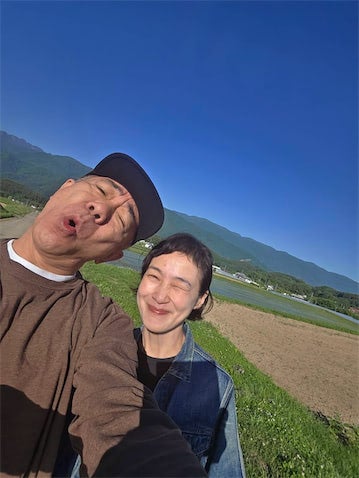 木梨憲武、妻・安田成美とのラブラブ2ショットを公開「別居しなくて良かった」の声