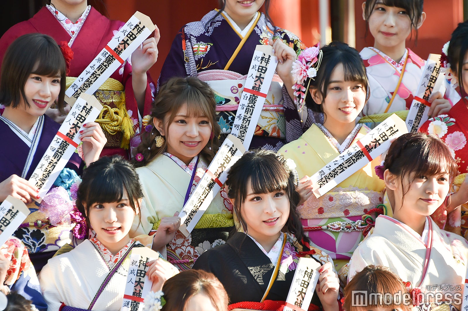 （左上から時計回りに）石田優美、山田樹奈、石田みなみ、中村歩加、川本紗矢、運上弘菜／AKB48グループ成人式記念撮影会 （C）モデルプレス