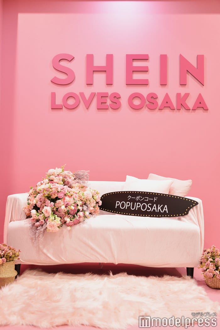 「SHEIN POPUP OSAKA」ピンクの可愛らしいフォトスポット(C)モデルプレス