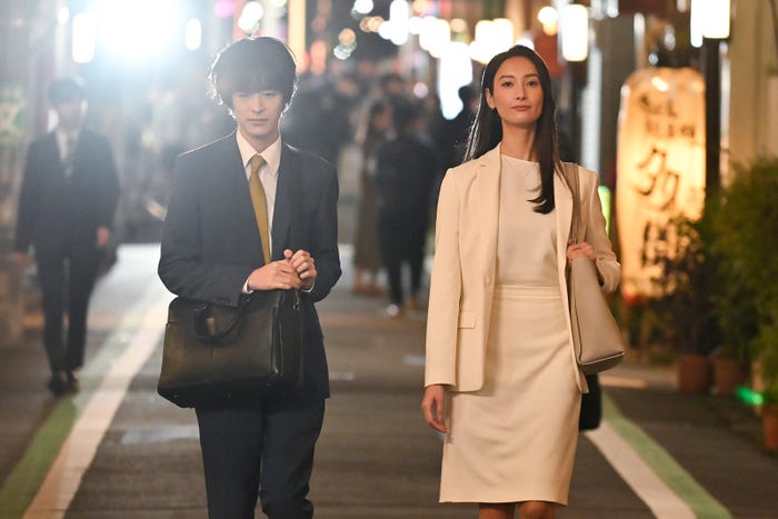塩野瑛久、菜々緒「無能の鷹」最終話(C)テレビ朝日