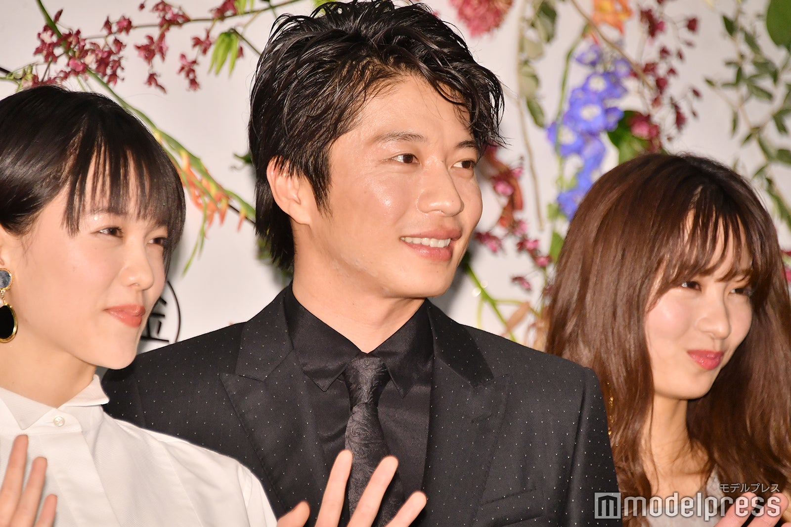 志田彩良、田中圭、岡崎紗絵 （C）モデルプレス